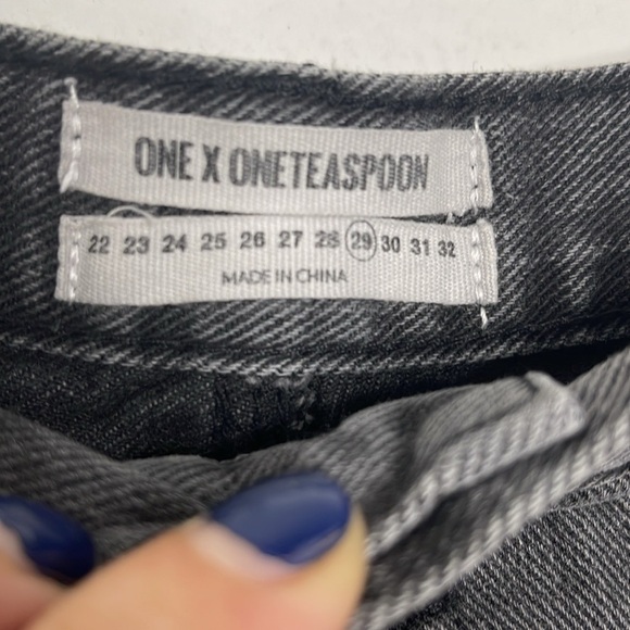 One Teaspoon Hawks Distressed Relaxed Fit Denim Faded Black Jean Shorts Size 29 - Picture 4 of 7